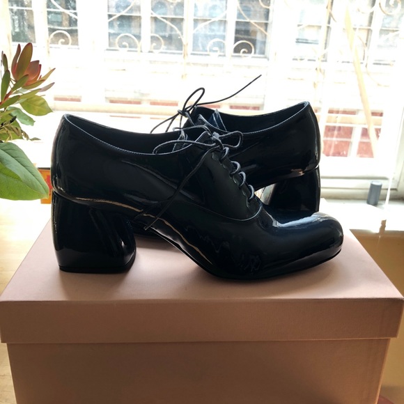 Shoes - Mui Mui Navy blue patent heels! Men’s style.
